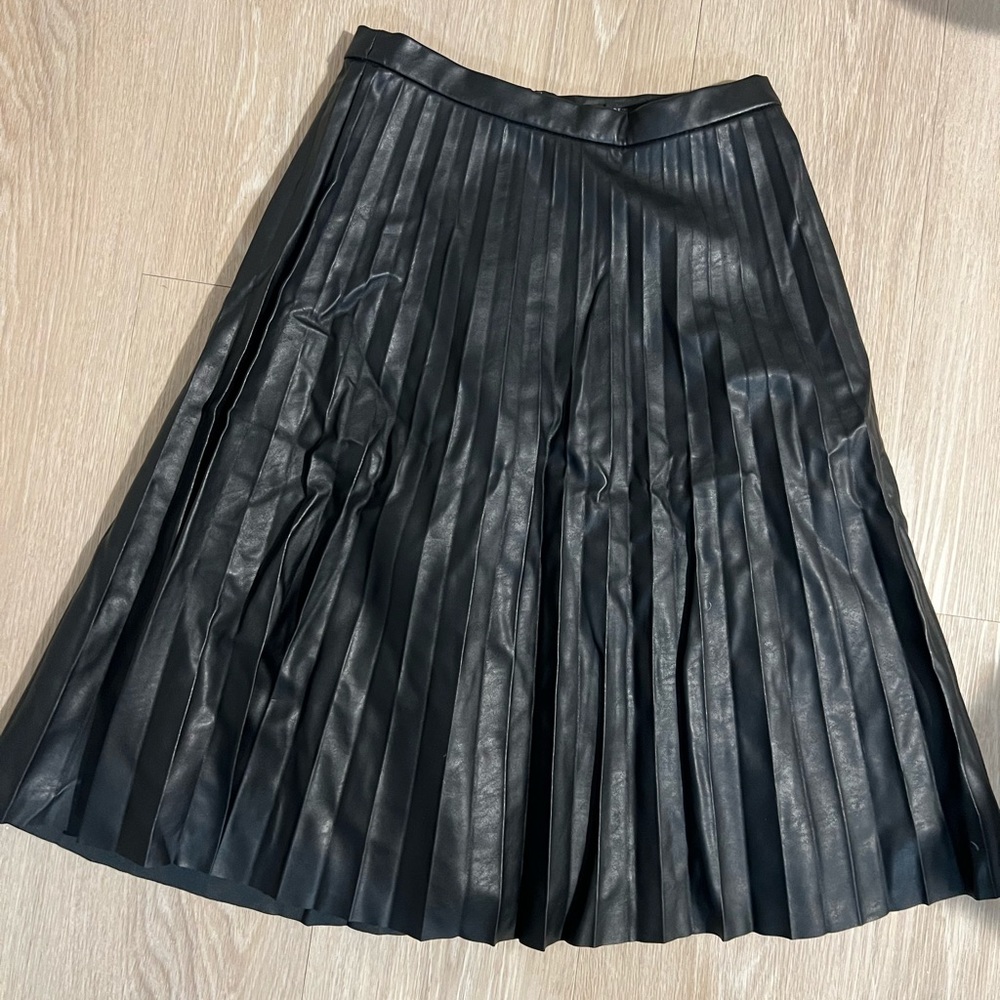 J Crew Faux Leather Pleated Skirt 00P